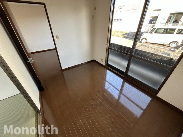 浅井ハイツの洋室