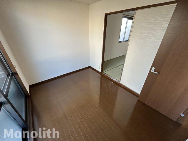 浅井ハイツの洋室