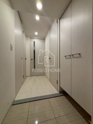 レジュールアッシュウエストレジスの玄関