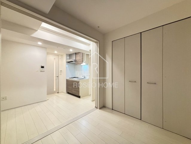 レジュールアッシュウエストレジスの洋室