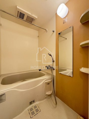 レジュールアッシュウエストレジスの浴室