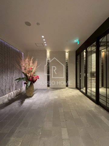 レジュールアッシュウエストレジスのエントランス