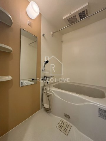 レジュールアッシュウエストレジスの浴室