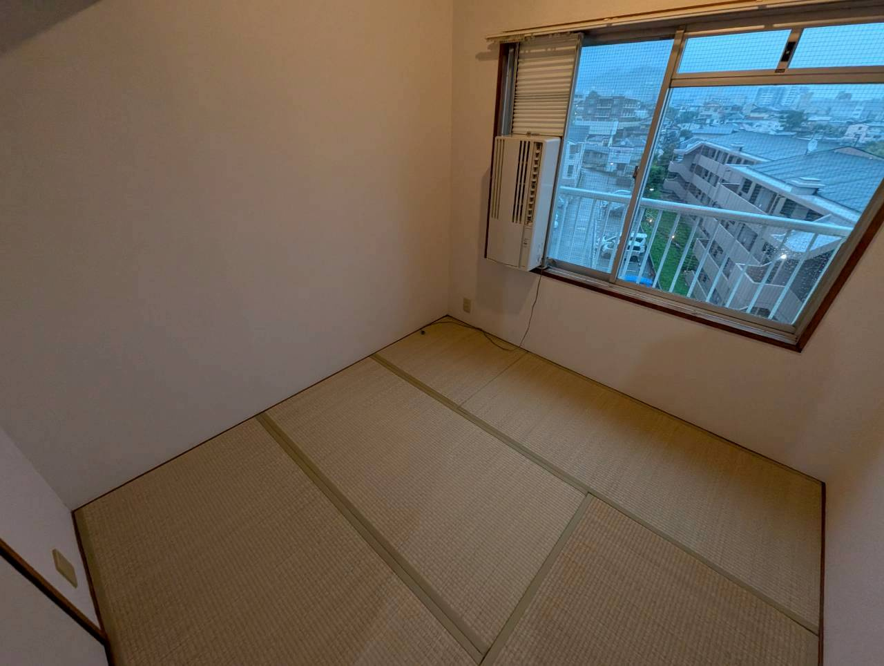 グランマンション寺畑の和室