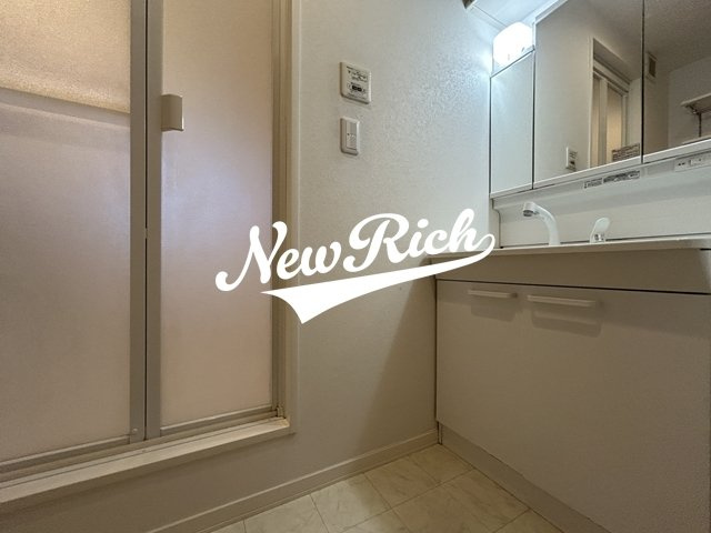 渋川市半田のアパートの独立洗面台