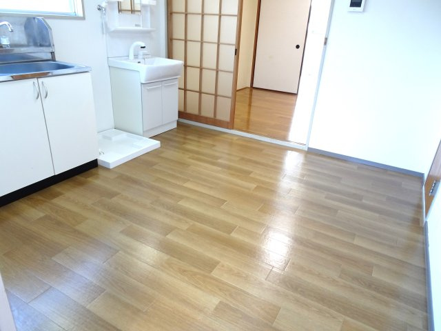 奥田ハイツの居間・リビング