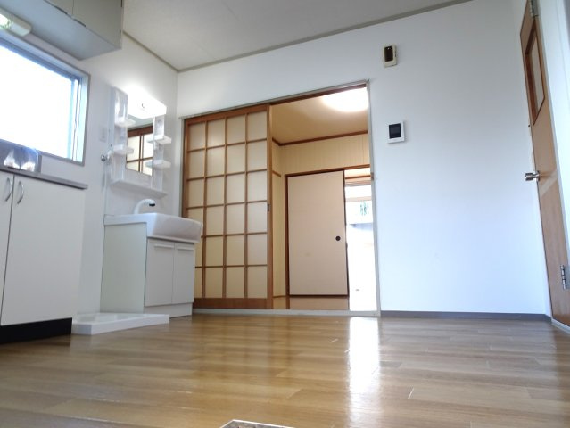 奥田ハイツの居間・リビング