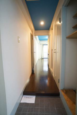 メゾンユーアイの玄関