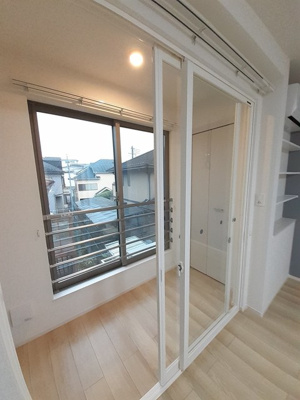 【バルコニー】 | フォンターナ・ヴィータ | 梅雨の時期に重宝するインナーバルコニー