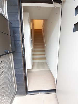 【玄関】 | フォンターナ・ヴィータ | 明るい玄関です