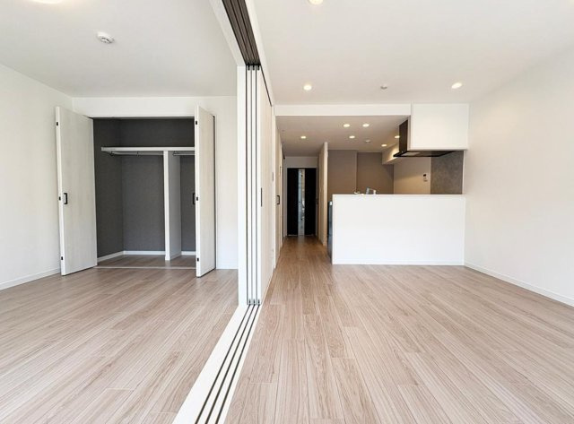 ドルフ青葉台4号棟【仲介手数料無料】の居間・リビング