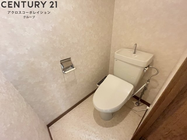 コンパクトで使いやすいトイレです