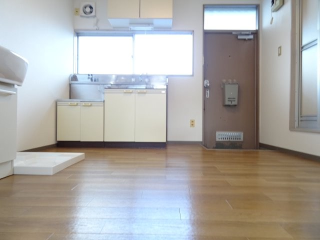 奥田ハイツの居間・リビング