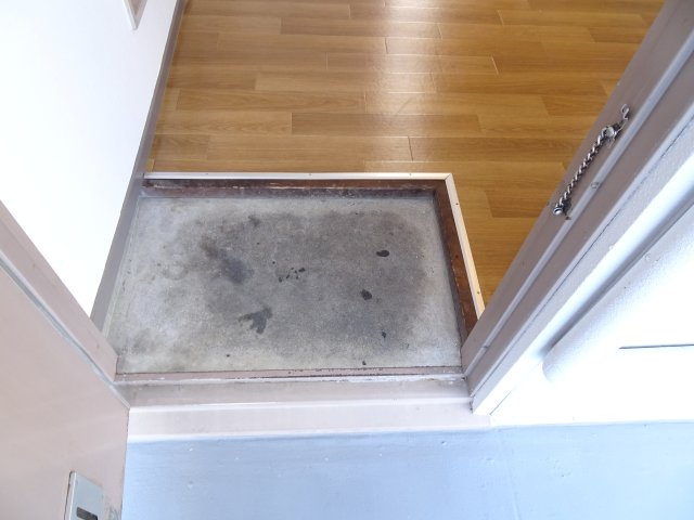 奥田ハイツの玄関