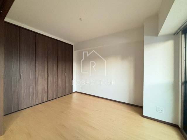 グレース九条の洋室