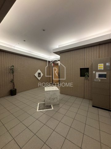 グレース九条のエントランス