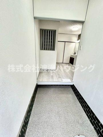 大阪市東淀川区上新庄３丁目の一戸建ての玄関