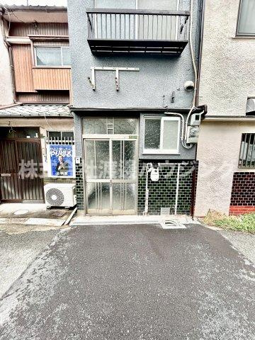 大阪市東淀川区上新庄３丁目の一戸建てのエントランス