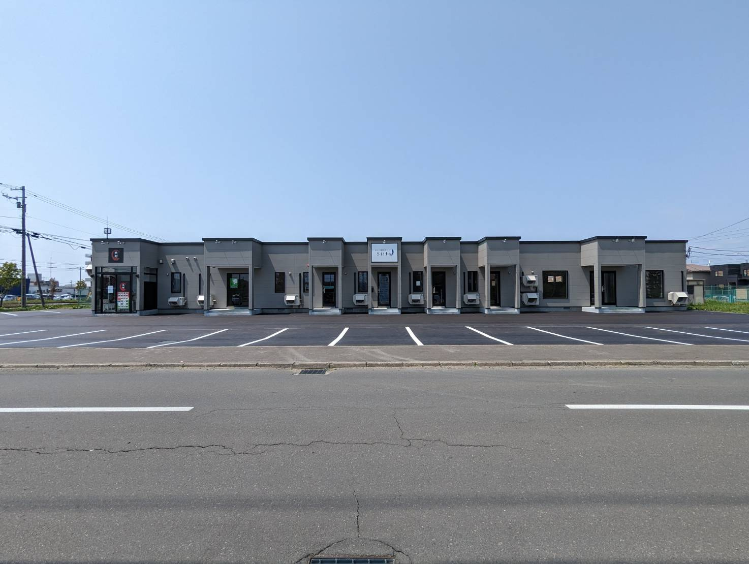 SUN EASTの駐車場