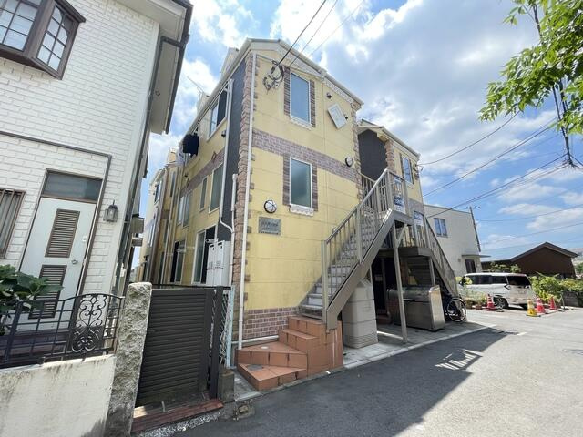 横浜市南区清水ケ丘のアパートの画像