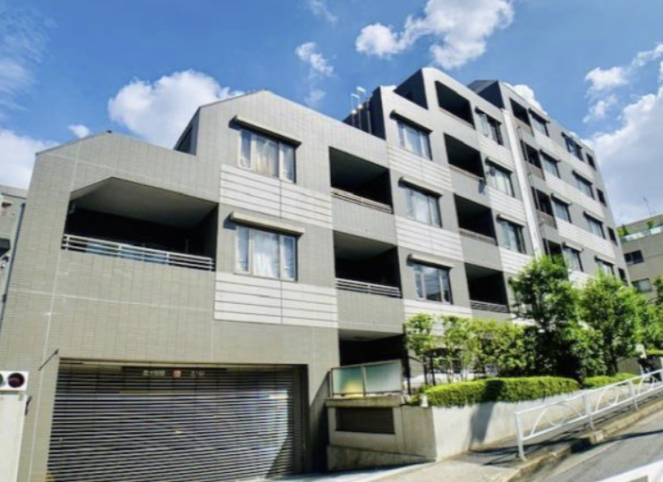 アパートメンツ東山の外観