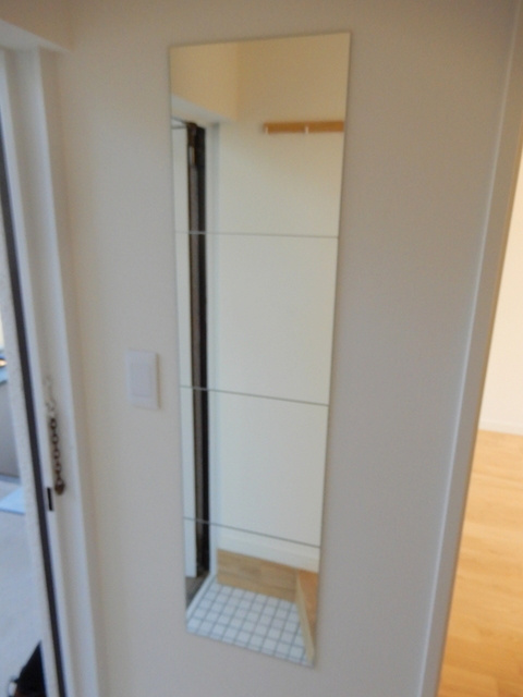 シャトー都立大の内装|☆玄関に姿見付き☆