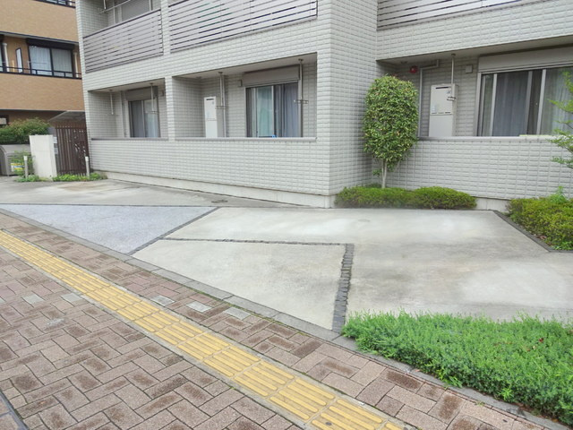 プティ・リヴィエールＡの駐車場|敷地内駐車場　空きあります