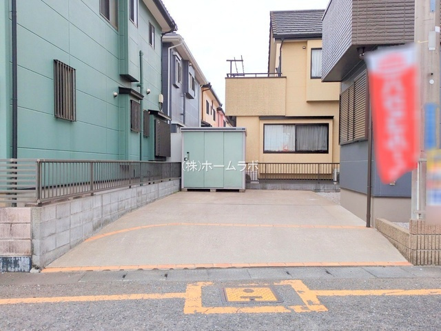 【中古】鶴ヶ島市新町リフォーム中古住宅の駐車場|最大3台駐車可能！