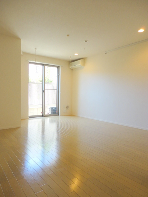 Ｌａ　ＤｅｆｅｎｓｅⅠの居間・リビング|★開放感のある綺麗な洋室★