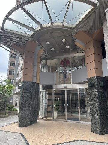 【エントランス】 | アンピール香椎駅前 | 安全に配慮されたオートロックマンションです。室内ＴＶモニタ付インターホンで来訪者を確認できます