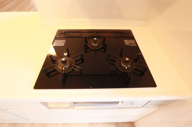 【キッチン】 | アンピール香椎駅前 | 3口コンロ+グリルで効率的にお料理が進められます