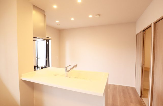 【キッチン】 | アンピール香椎駅前 | キッチンと洗面所が近く料理・洗濯を同時に行える効率的な家事導線です