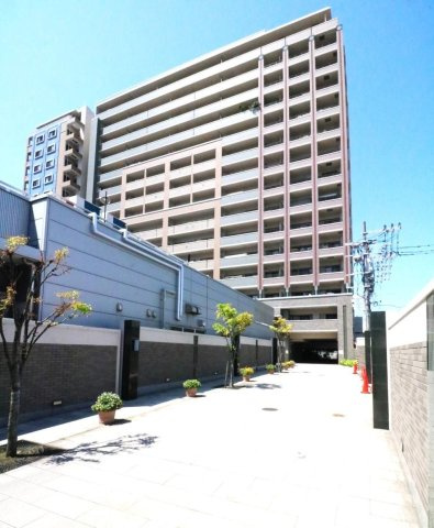 アンピール香椎駅前の外観