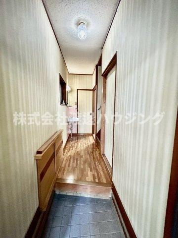 大東市緑が丘1丁目一戸建の玄関