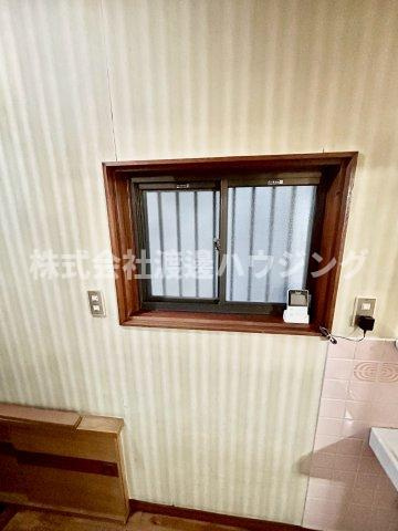 大東市緑が丘1丁目一戸建のその他|窓