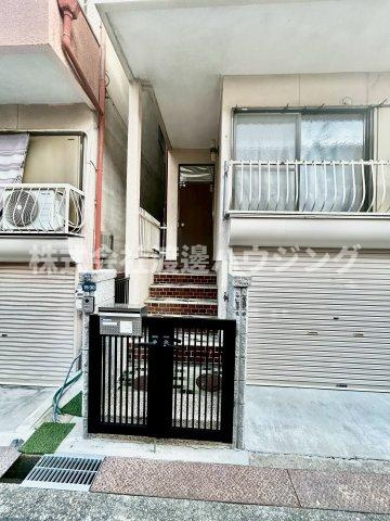 大東市緑が丘1丁目一戸建のエントランス