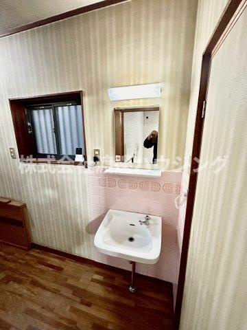 大東市緑が丘1丁目一戸建の洗面所