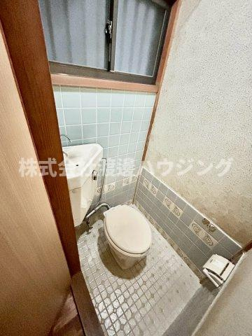 大東市緑が丘1丁目一戸建のトイレ