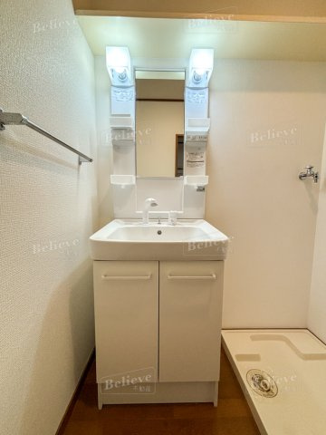 ルーチェクール花畑の洗面所|明るい洗面所です♪