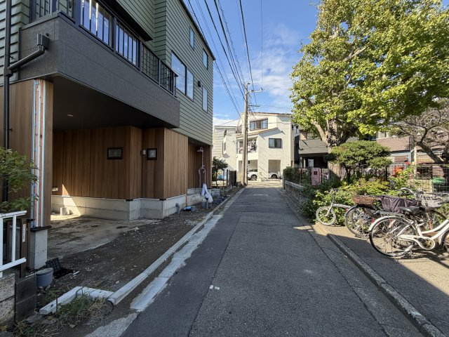 オーシャンビュー！海まで徒歩5分の海を感じられる駅近の新築物件の前面道路含む現地写真