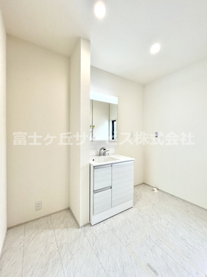 【洗面所】 | 掛川市沖之須 2期 新築一戸建て 2号棟 | 忙しい朝には欠かせない洗面所です