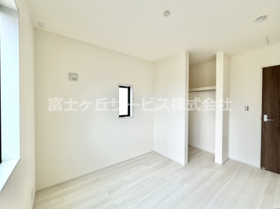 【子供部屋】 | 掛川市沖之須 2期 新築一戸建て 2号棟 | 北側の洋室5.16帖