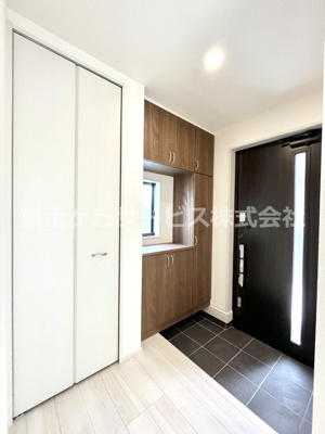 【玄関】 | 掛川市沖之須 2期 新築一戸建て 2号棟 | きれいな玄関です