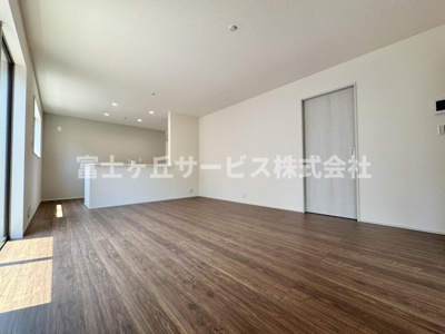 【居間・リビング】 | 静岡市清水区八千代町 新築一戸建て | リビングダイニングです