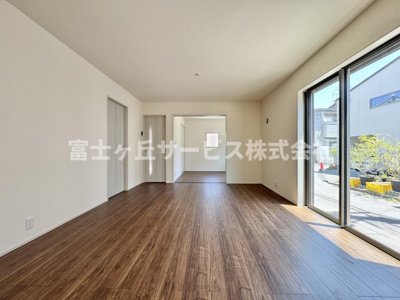 【居間・リビング】 | 静岡市清水区八千代町 新築一戸建て | リビングです