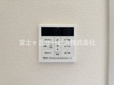【発電・温水設備】 | 静岡市清水区八千代町 新築一戸建て | リビングからも操作ができて便利です