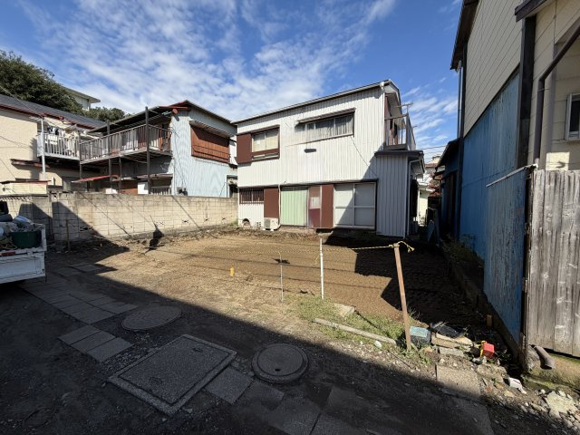 海まで徒歩2分！潮の香りがする場所にある売地の外観