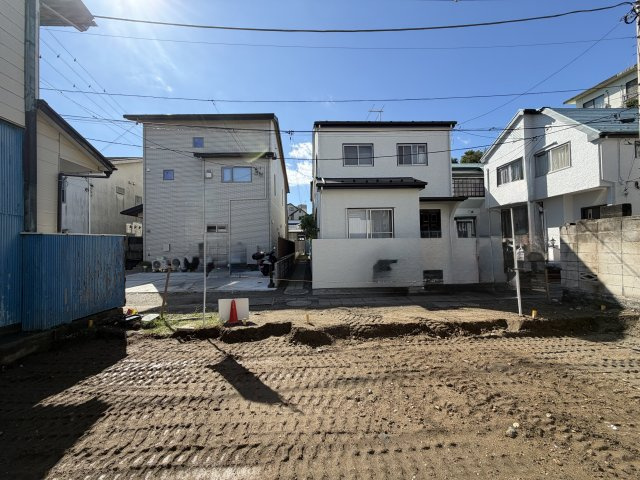 海まで徒歩2分！潮の香りがする場所にある売地の外観