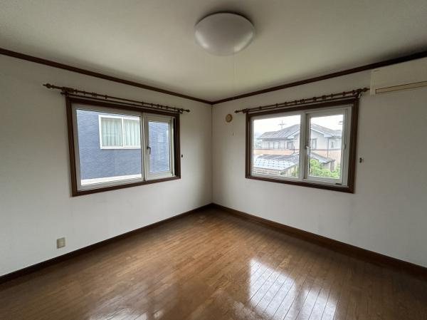 宇都宮市下小池町　４ＬＤＫ　中古住宅の洋室