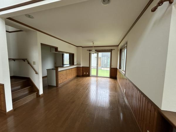 宇都宮市下小池町　４ＬＤＫ　中古住宅の居間・リビング